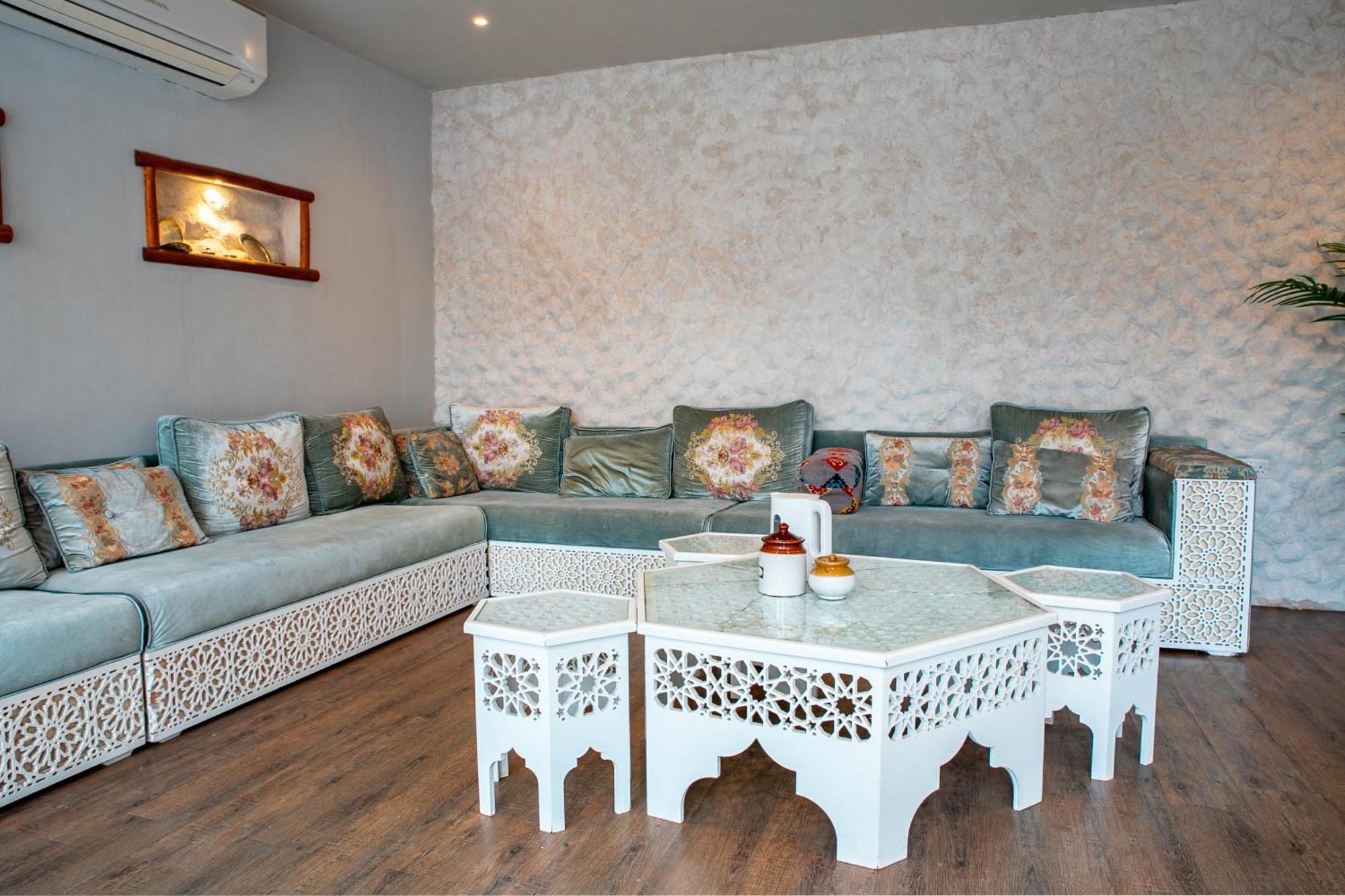 Elegant Garden Stay With 2 Living Areas, 2 Bedrooms, 1 Full And 1 Half Bath For 6 Guests Umm Al Amad Kültér fotó