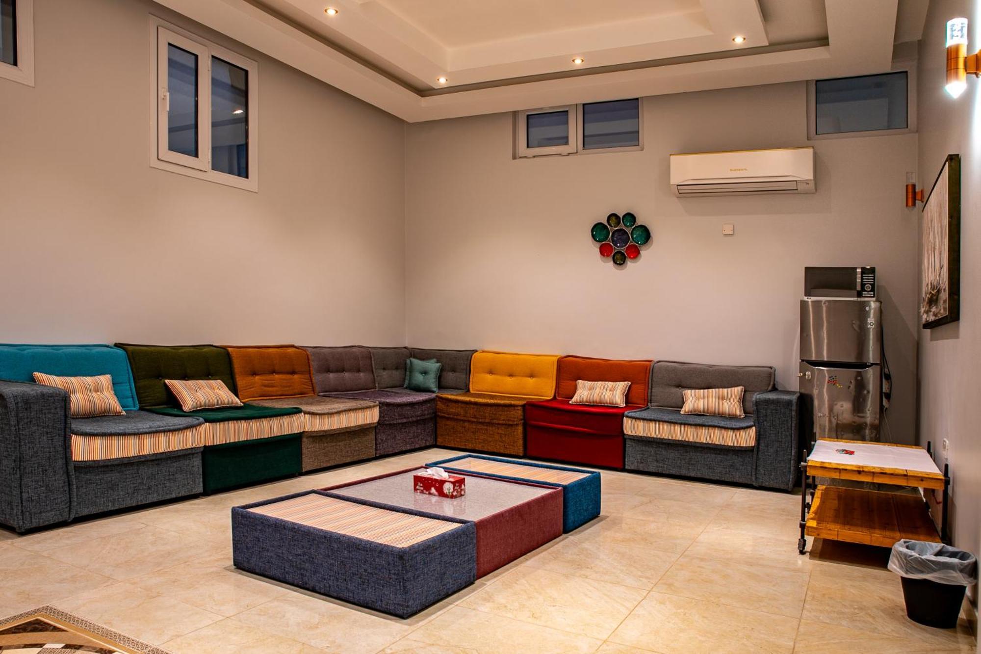 Elegant Garden Stay With 2 Living Areas, 2 Bedrooms, 1 Full And 1 Half Bath For 6 Guests Umm Al Amad Kültér fotó